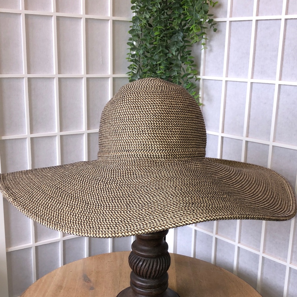 Beautiful Extra-Large Brim Sun Hat in Black & Tan with Match Band, One Size Fits